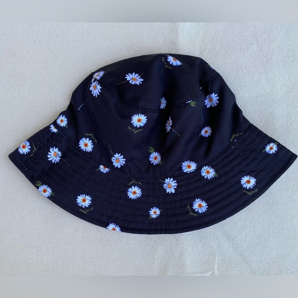 Alice + Olivia Black Bucket Hat with Daisy Floral Print OSFM Casual Beach Hat - Picture 2 of 4
